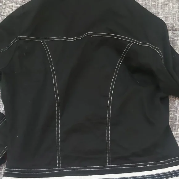 Sportive Jacket - Picture 9 of 9